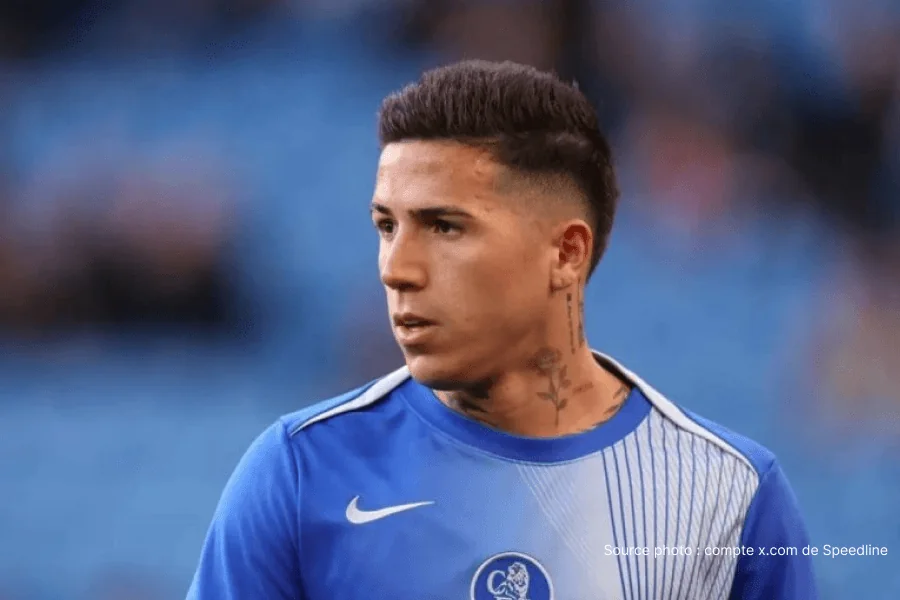 Enzo Fernandez Argentine célèbre le titre de champion du monde 2022 avec ses coéquipiers