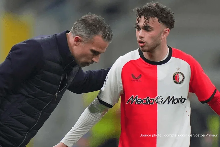 Robin van Persie entraîneur Feyenoord conférence presse Sterling départ