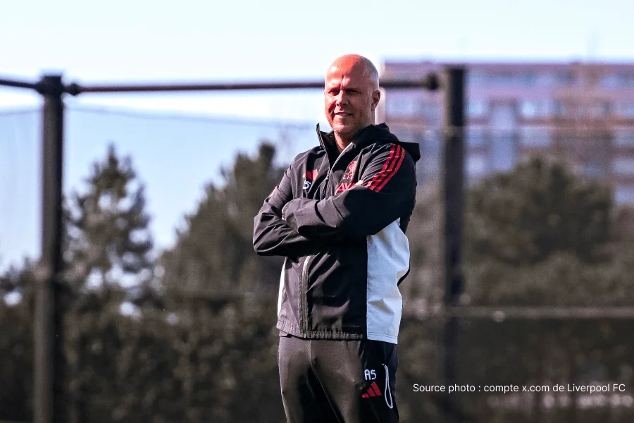 Arne Slot conférence presse Liverpool confirme retour Isak blessure péroné guéri