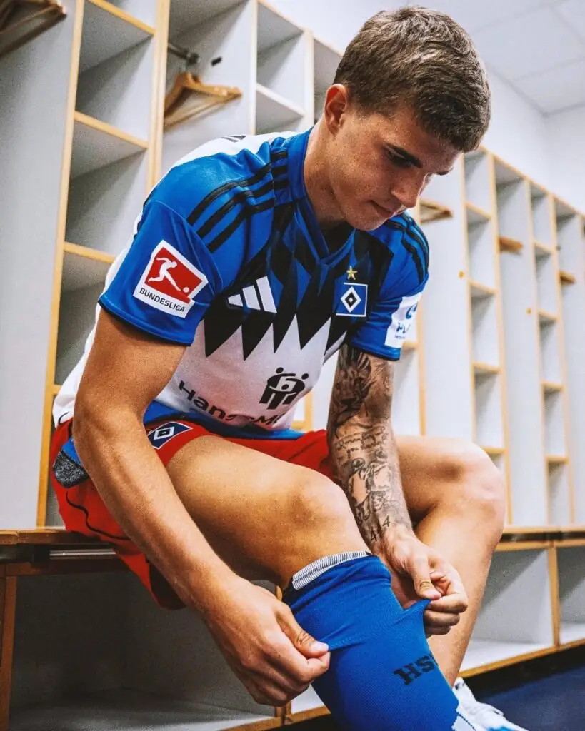 Luka Vuskovic portant le maillot de la sélection nationale de Croatie