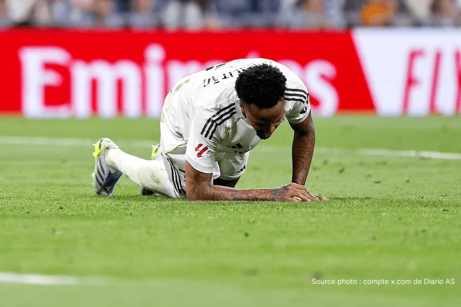 Éder Militao défenseur central du Real Madrid en action lors d'un match de Liga 2025-26