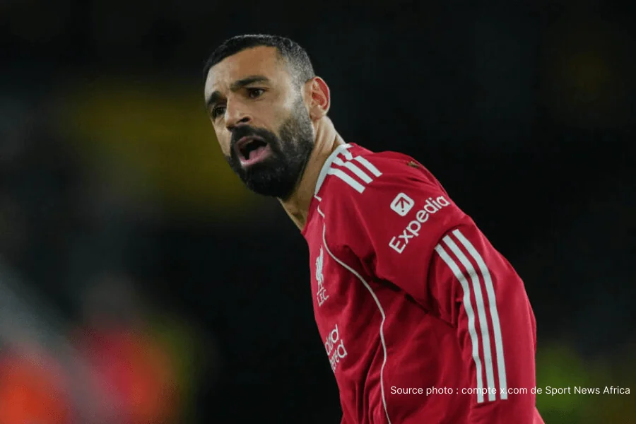Mohamed Salah dribble un défenseur sous le maillot de Liverpool en Premier League