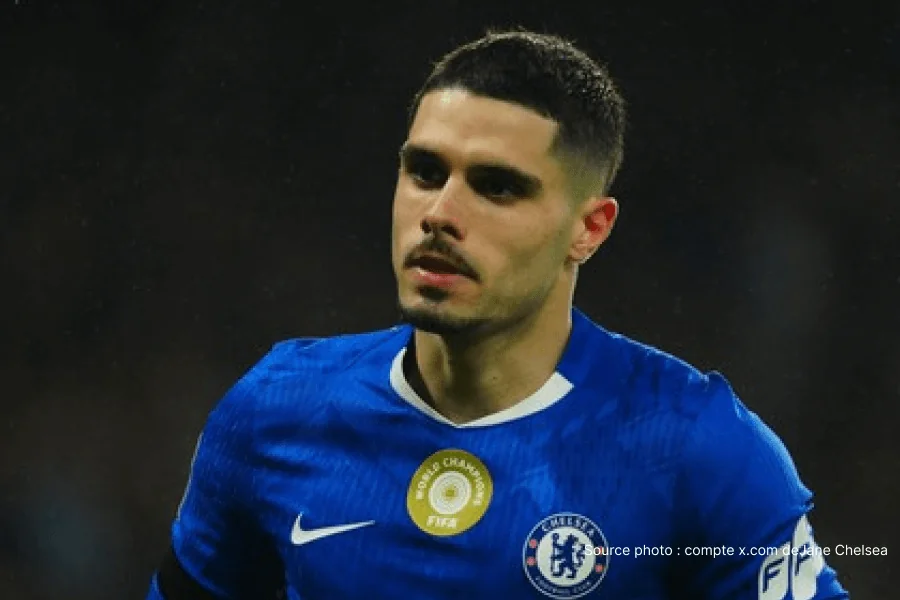 Pedro Neto célèbre son triplé lors de Chelsea contre Hull City FA Cup 2026