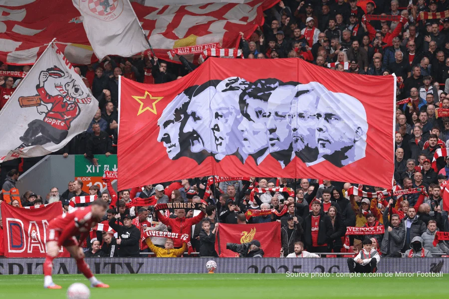Anfield Liverpool supporters hommage Robertson légende départ 2026