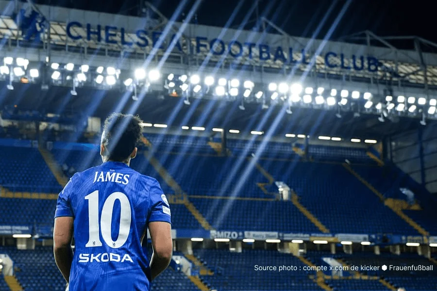 Chelsea Stamford Bridge tribune supporters maillots bleus Premier League