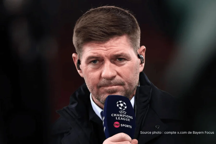 Steven Gerrard et Mohamed Salah légendes du Liverpool FC en derby