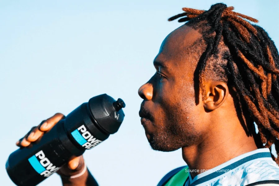 Abdoul Karim Traoré en duel lors d'un match de National avec FBBP01 France