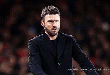 Michael Carrick entraîneur intérimaire Manchester United dirigeant une séance d'entraînement en 2026
