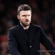 Michael Carrick entraîneur intérimaire Manchester United dirigeant une séance d'entraînement en 2026