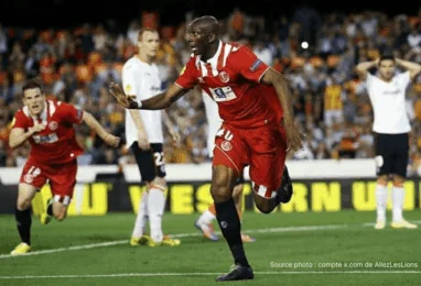 Stéphane Mbia analyse avant Fribourg Aston Villa finale Europa League 20 mai 2026 au Beşiktaş Park Istanbul