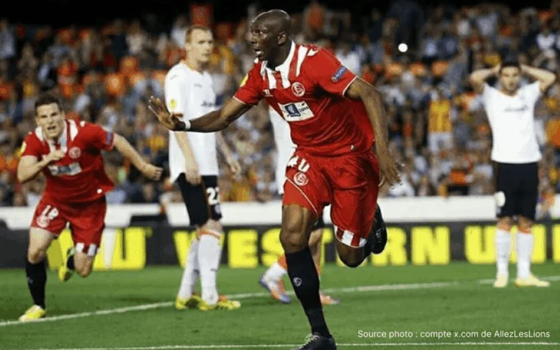 Stéphane Mbia analyse avant Fribourg Aston Villa finale Europa League 20 mai 2026 au Beşiktaş Park Istanbul