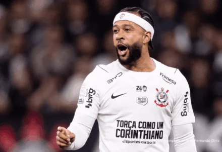 Memphis Depay attaquant Corinthians de retour dans le groupe avant Corinthians Platense Copa Libertadores 27 mai 2026 — Neo Química Arena São Paulo