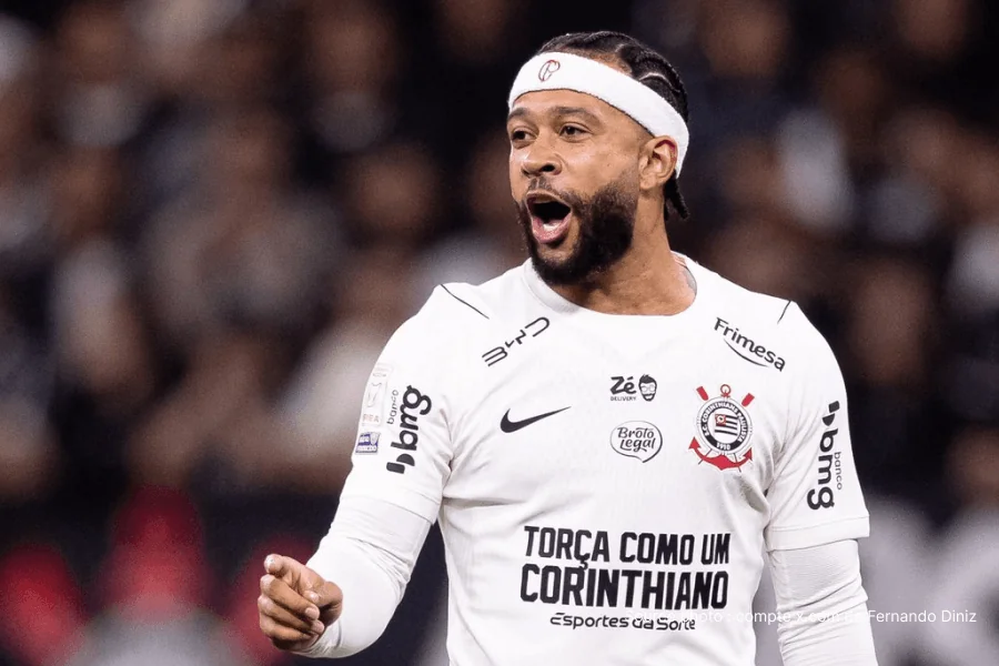 Memphis Depay attaquant Corinthians de retour dans le groupe avant Corinthians Platense Copa Libertadores 27 mai 2026 — Neo Química Arena São Paulo