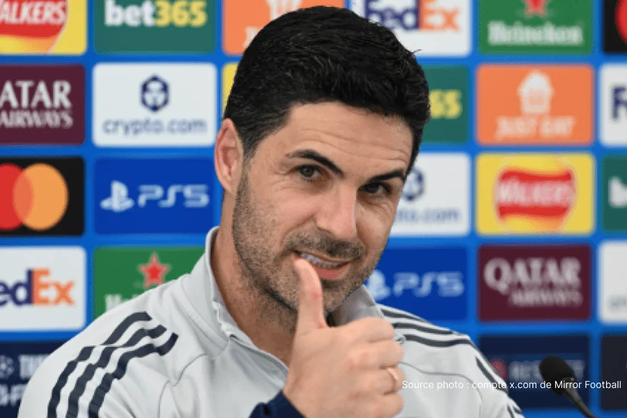 Mikel Arteta lors du discours de célébration du titre Premier League Arsenal à Londres avant la finale PSG Arsenal Budapest 2026