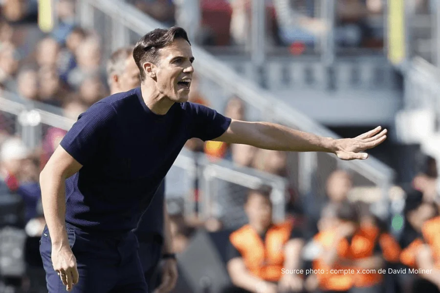Iñigo Pérez entraîneur du Rayo Vallecano avant Rayo Vallecano Gérone Liga 11 mai 2026 au Campo de Vallecas Madrid