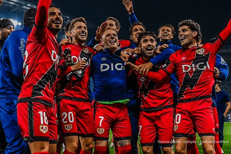 Joueurs du Rayo Vallecano célébrant la qualification pour la finale de Conference League après Strasbourg 0-1 Rayo 7 mai 2026